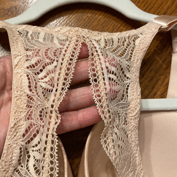 Paramour 2 pack. Beige underwire, lightly lined racerback & wine iridesc… - Picture 4 of 15